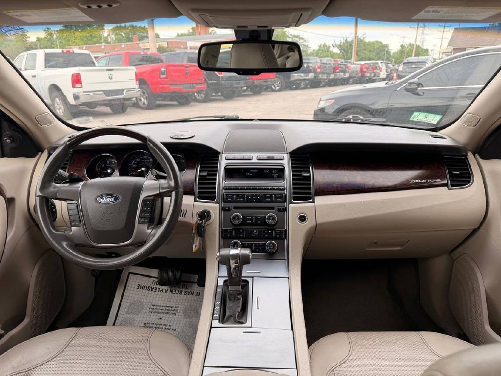2010 Ford Taurus Image 16