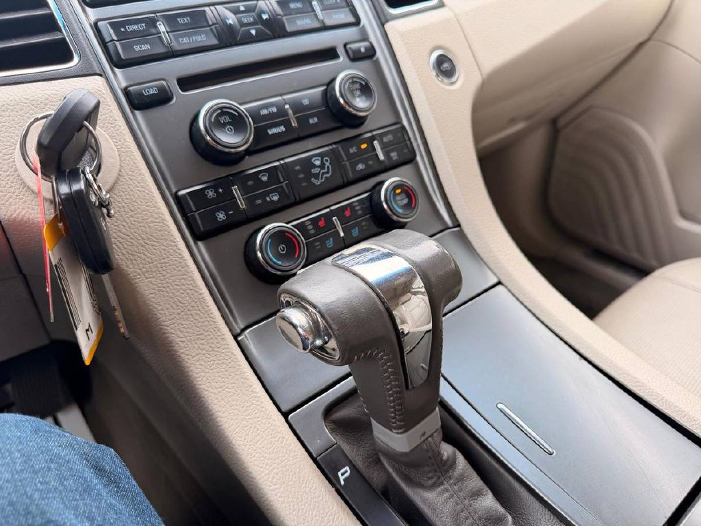 2010 Ford Taurus Image 18