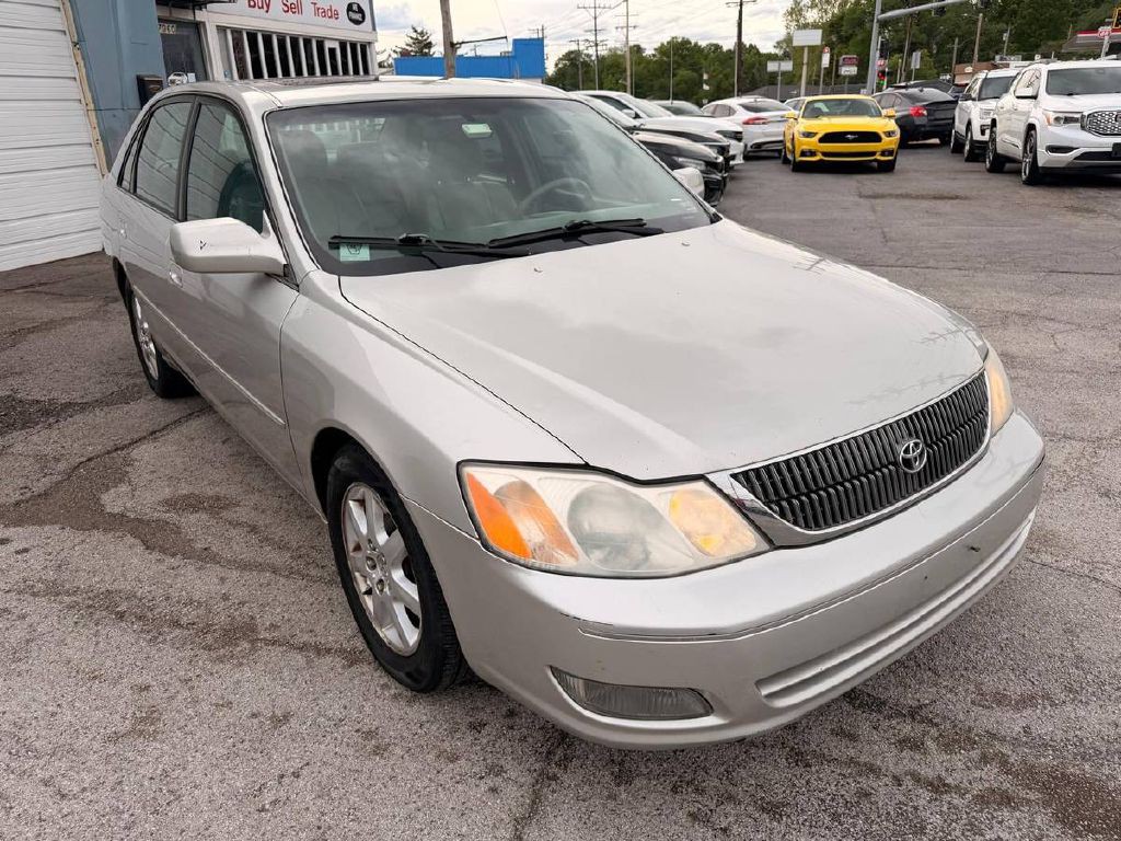 2001 Toyota Avalon Image 1
