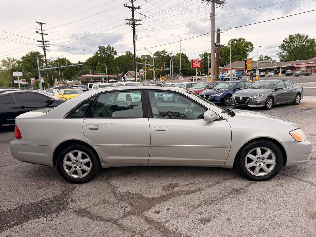 2001 Toyota Avalon Image 4