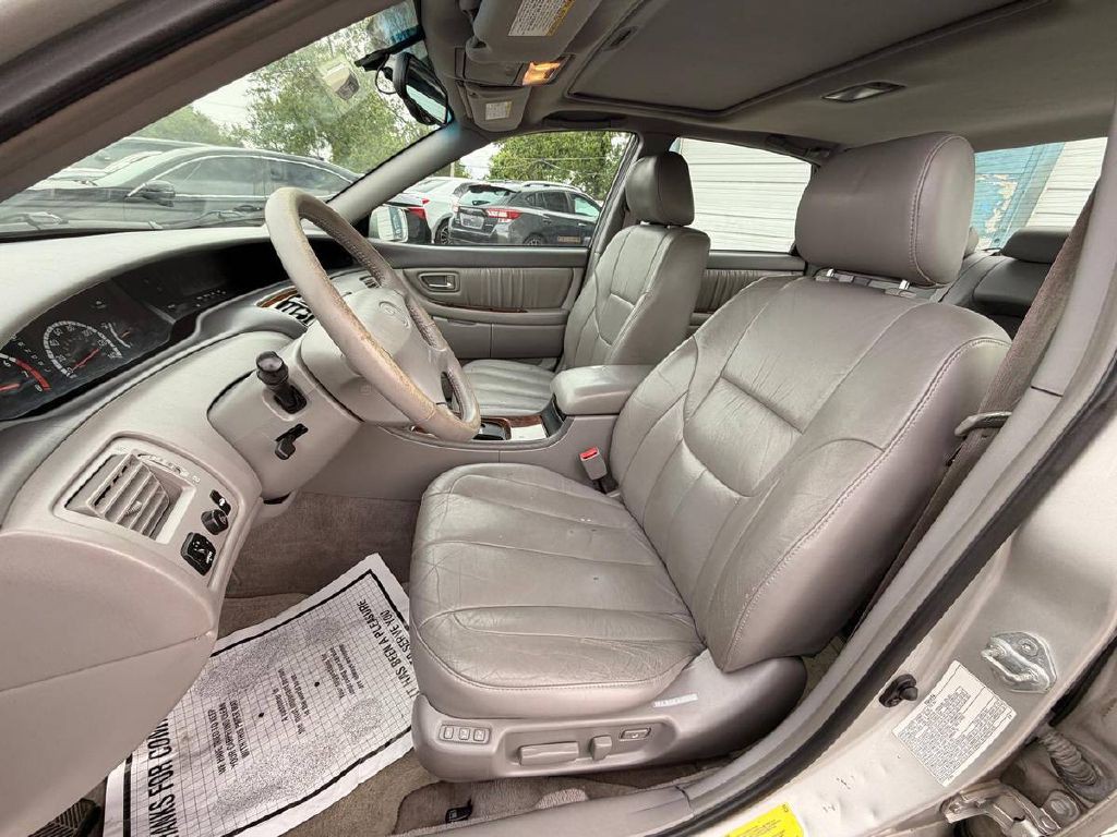 2001 Toyota Avalon Image 9