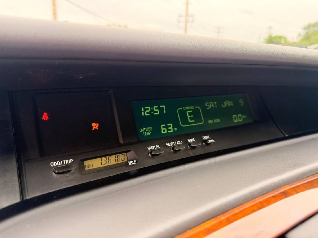2001 Toyota Avalon Image 16
