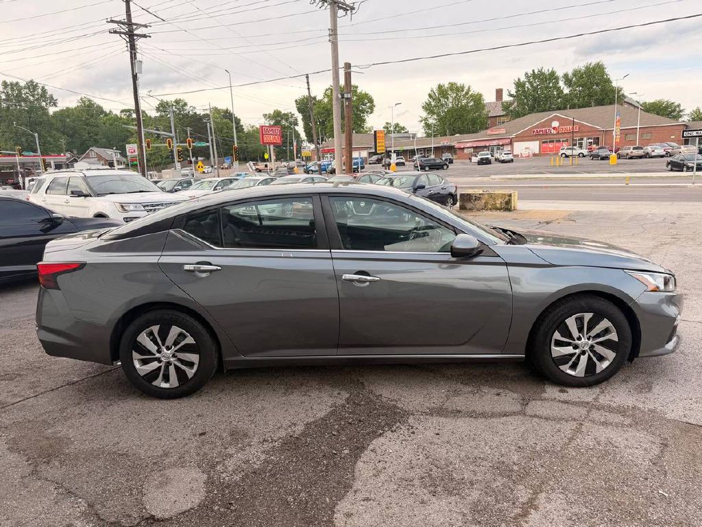 2020 Nissan Altima Image 4