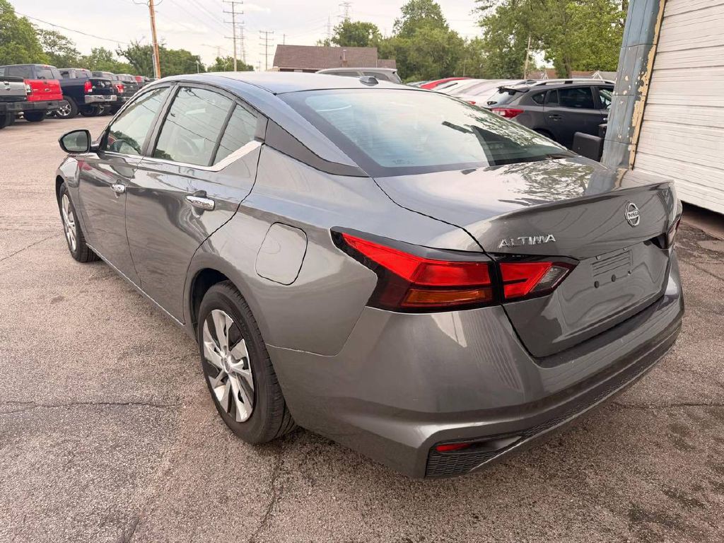 2020 Nissan Altima Image 8