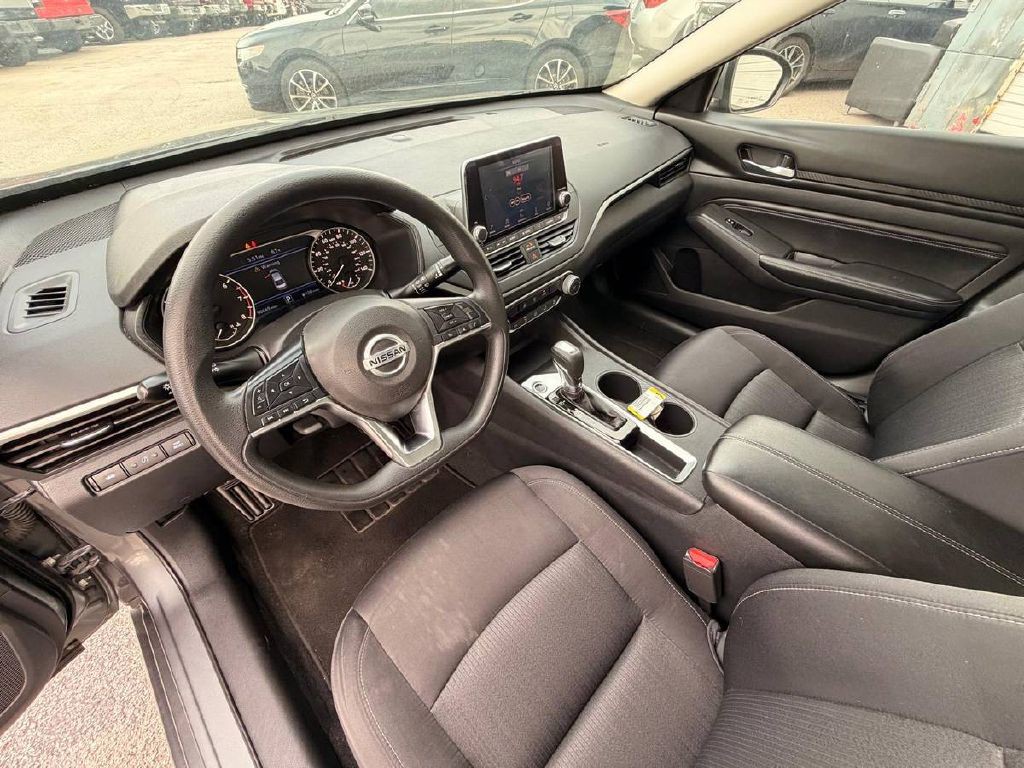 2020 Nissan Altima Image 10