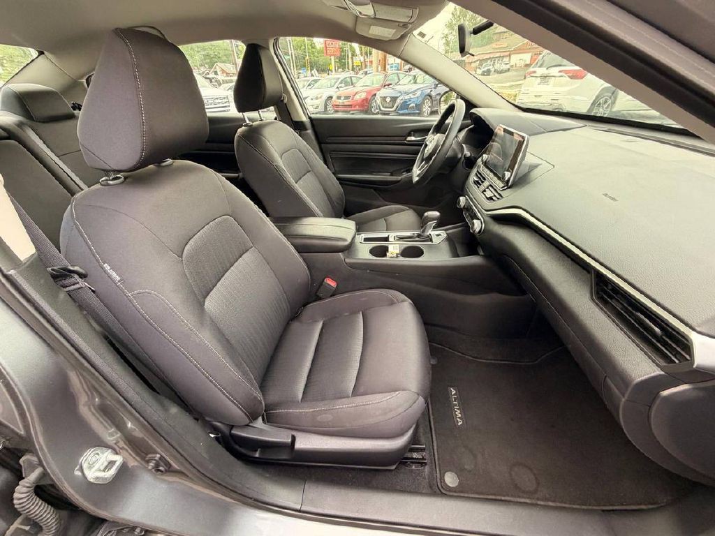 2020 Nissan Altima Image 11