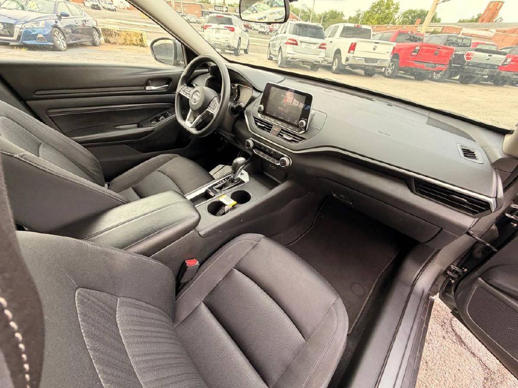 2020 Nissan Altima Image 12