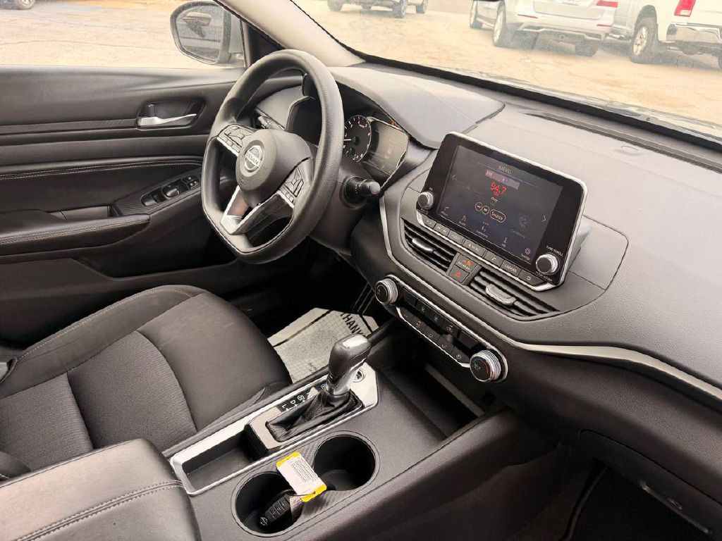 2020 Nissan Altima Image 13