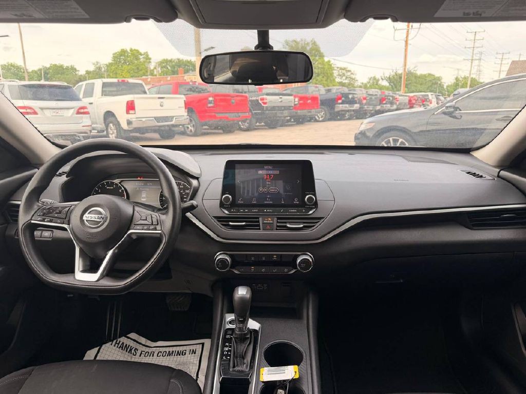 2020 Nissan Altima Image 15