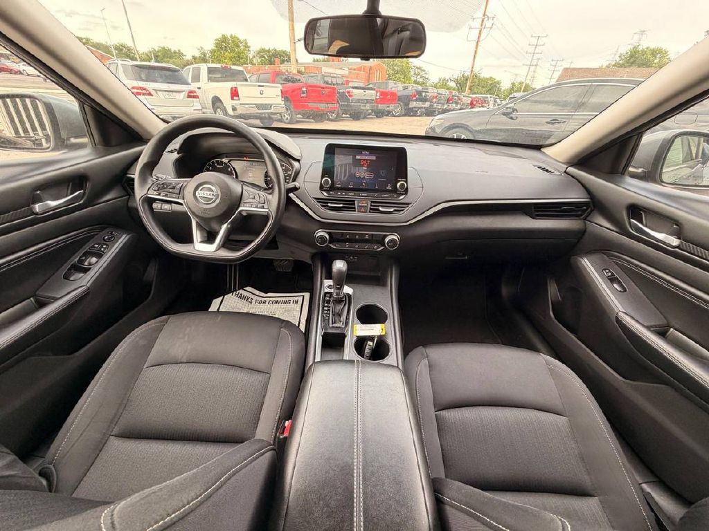 2020 Nissan Altima Image 16
