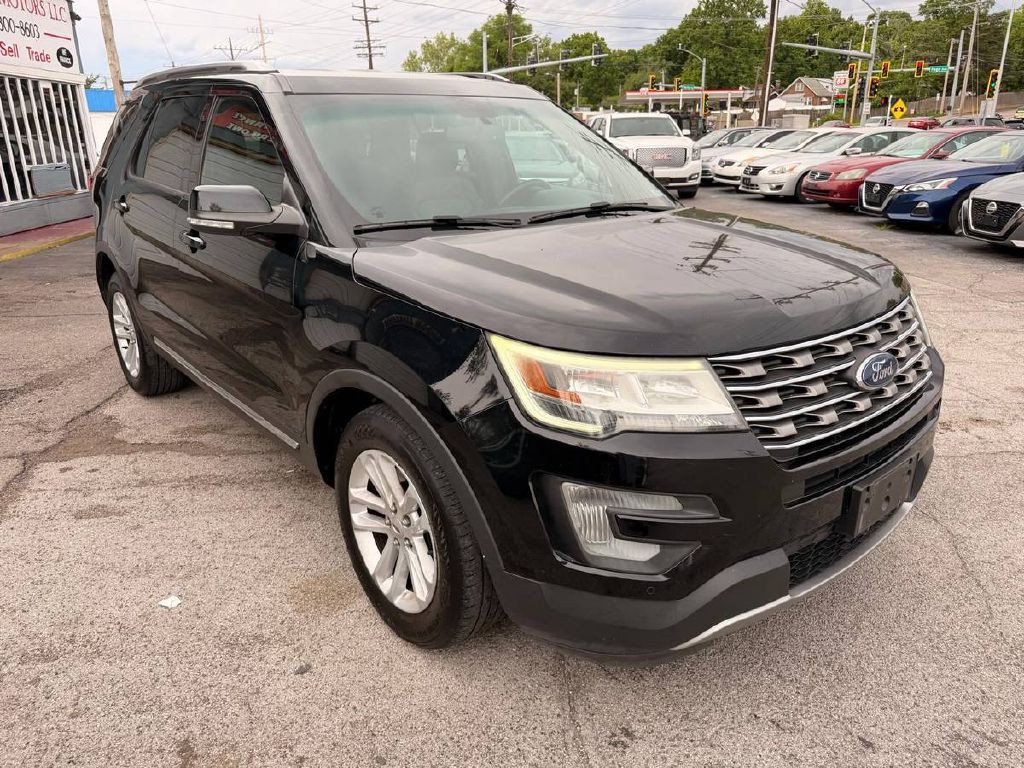 2016 Ford Explorer Image 1