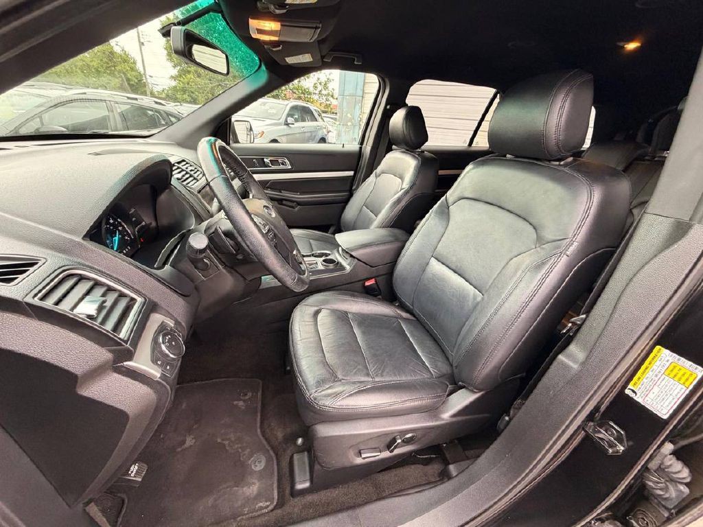 2016 Ford Explorer Image 9