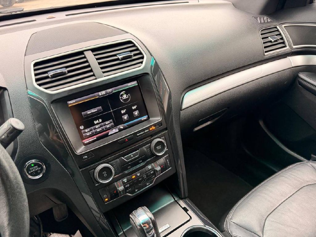 2016 Ford Explorer Image 18