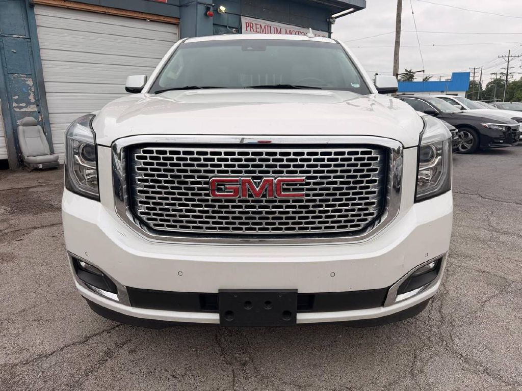 2017 GMC Yukon Image 2