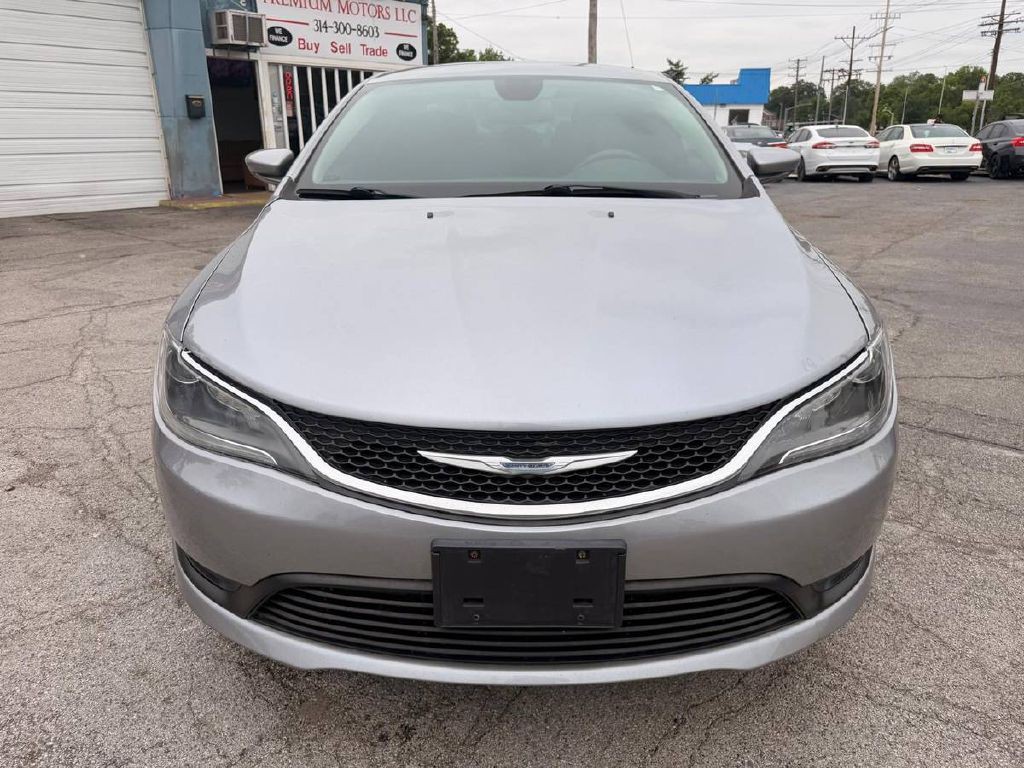 2016 Chrysler 200 Image 2