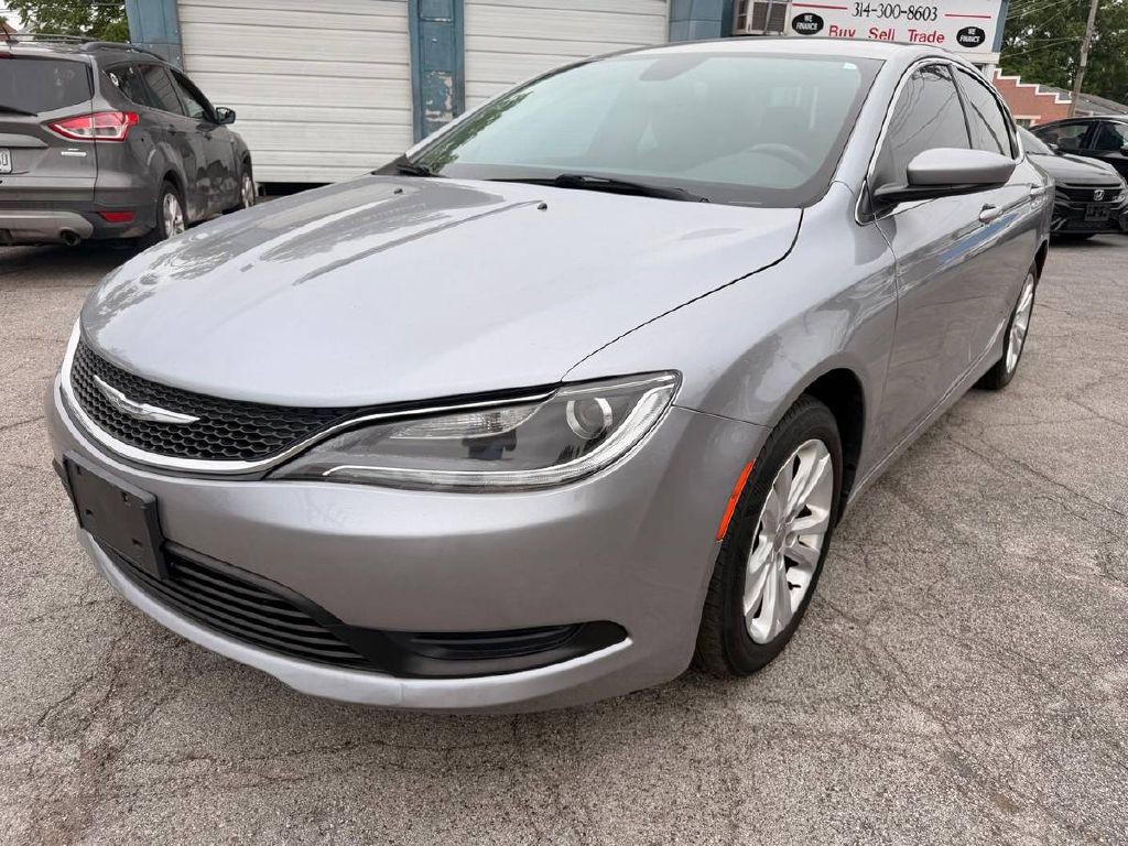 2016 Chrysler 200 Image 3