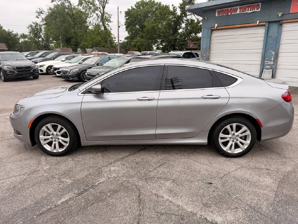 2016 Chrysler 200 Image 5