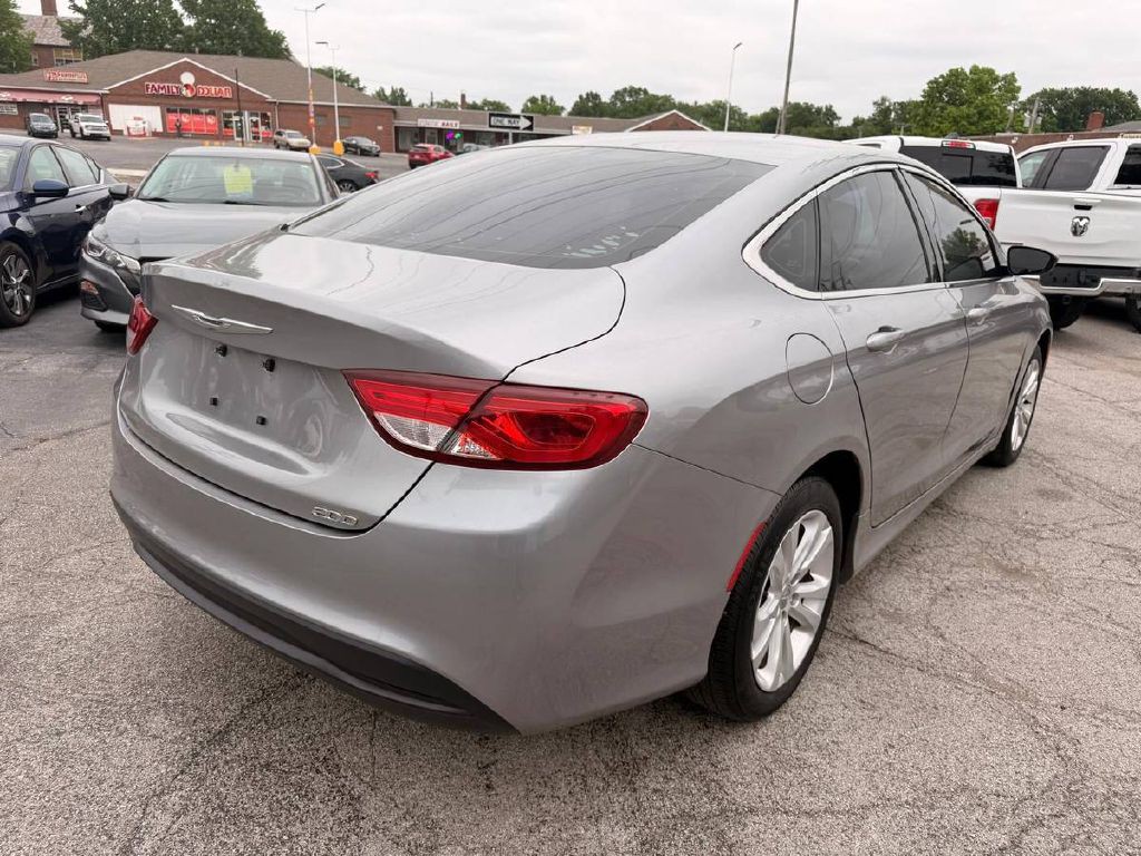 2016 Chrysler 200 Image 6