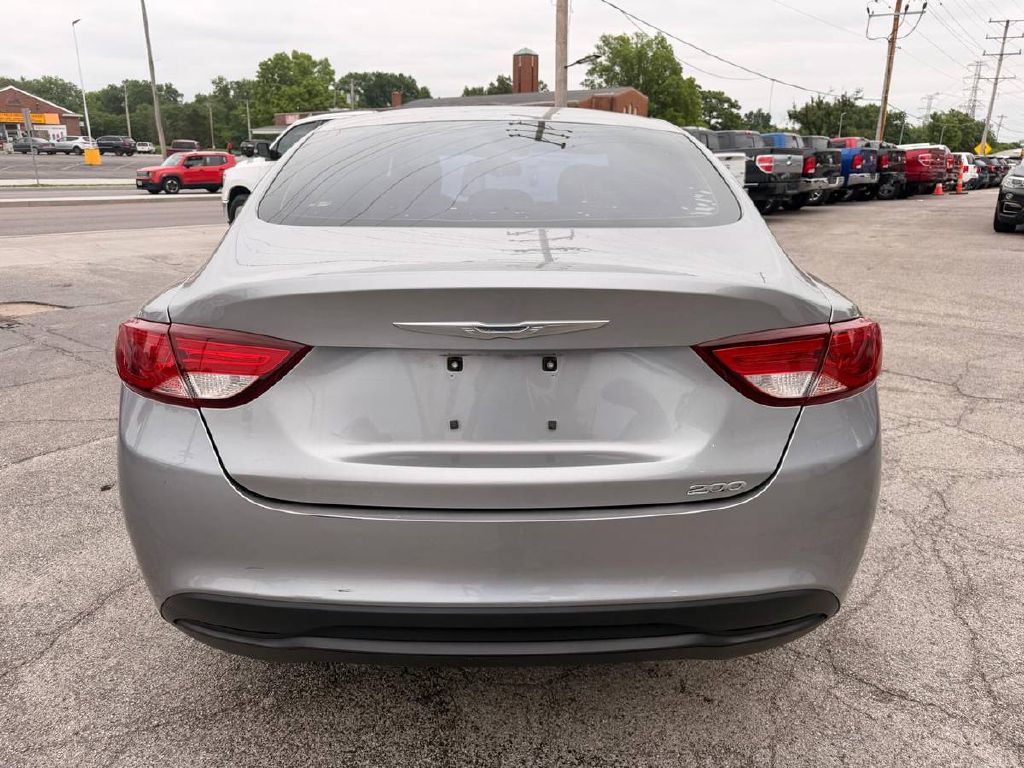 2016 Chrysler 200 Image 7