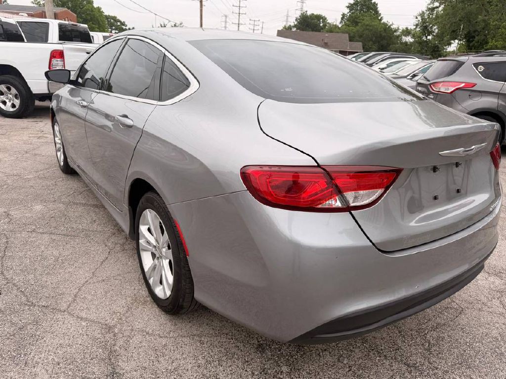 2016 Chrysler 200 Image 8