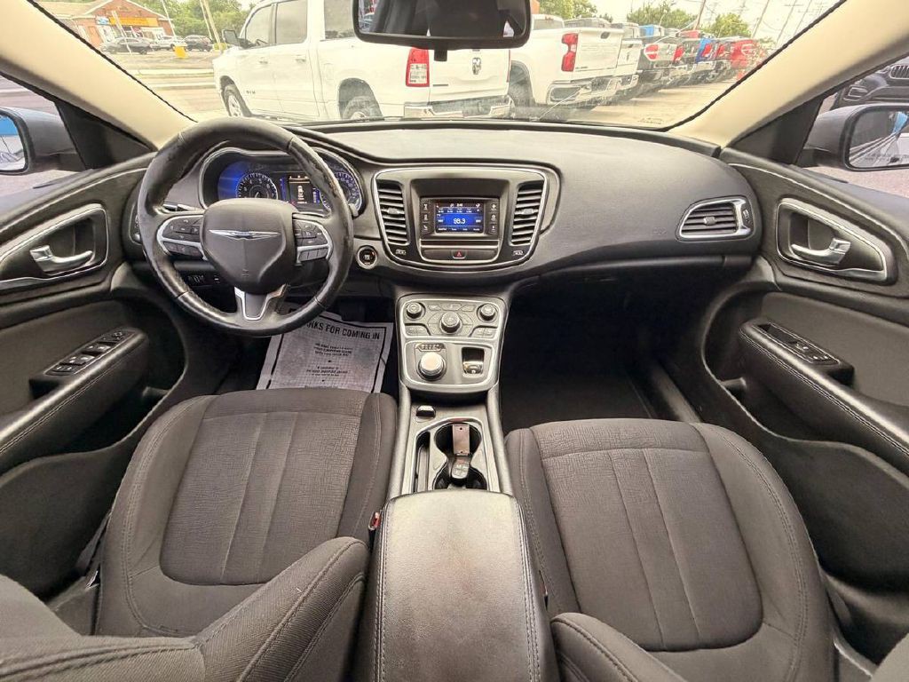 2016 Chrysler 200 Image 15