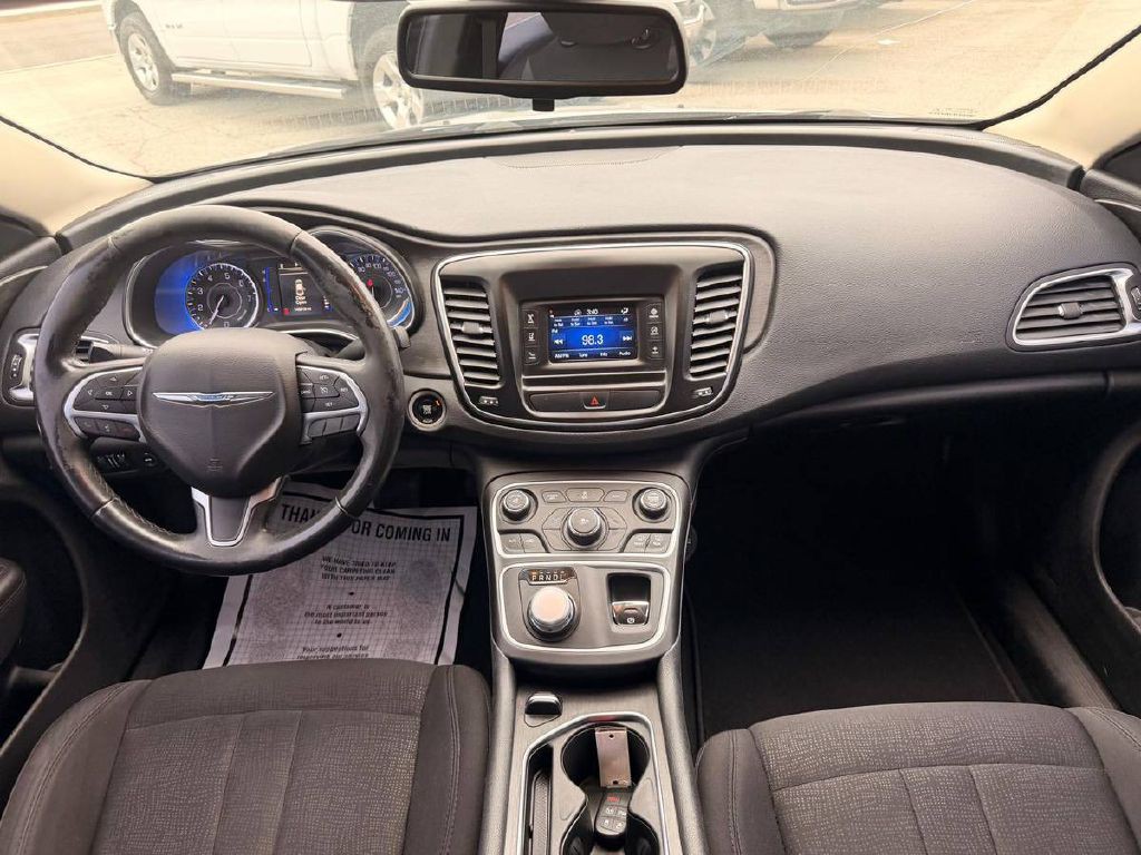 2016 Chrysler 200 Image 16