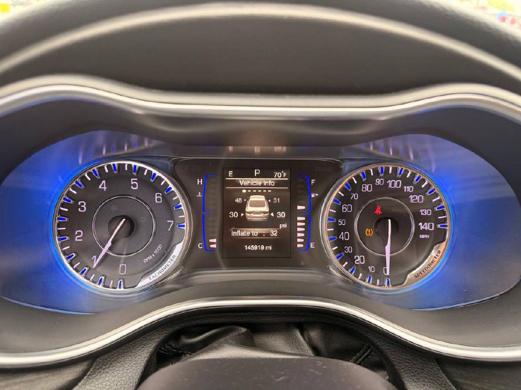 2016 Chrysler 200 Image 19