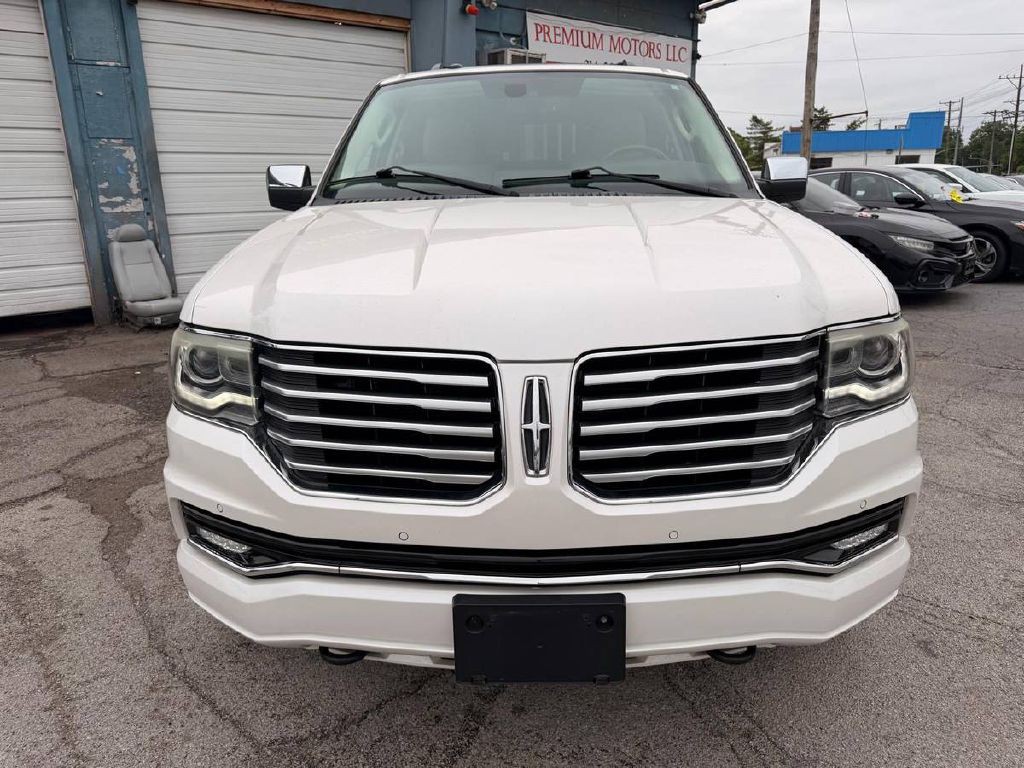 2015 Lincoln Navigator Image 2