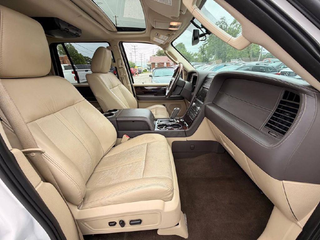 2015 Lincoln Navigator Image 11