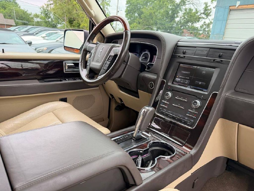 2015 Lincoln Navigator Image 13