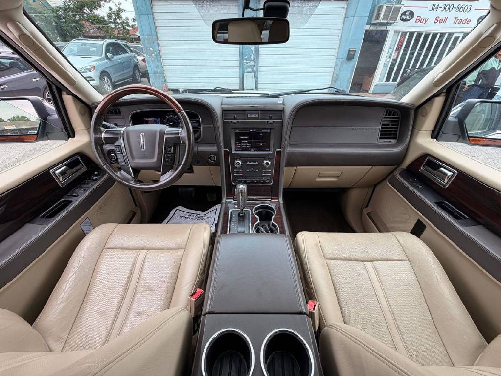 2015 Lincoln Navigator Image 16