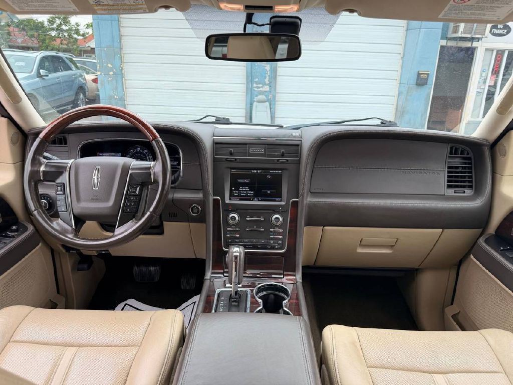 2015 Lincoln Navigator Image 17