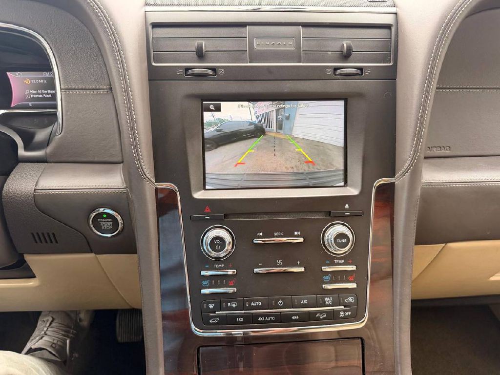 2015 Lincoln Navigator Image 19