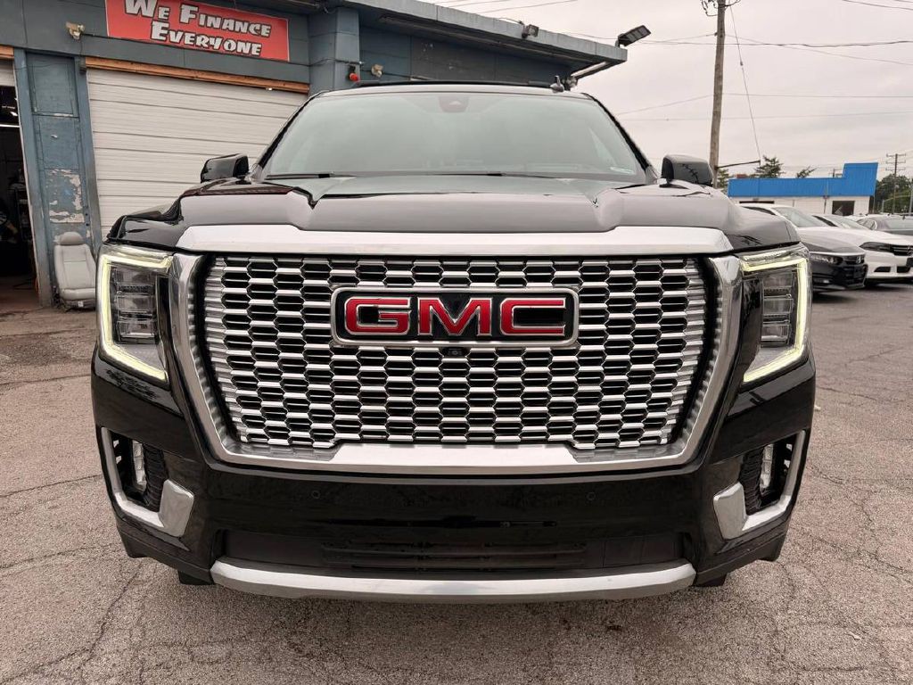2021 GMC Yukon Image 2