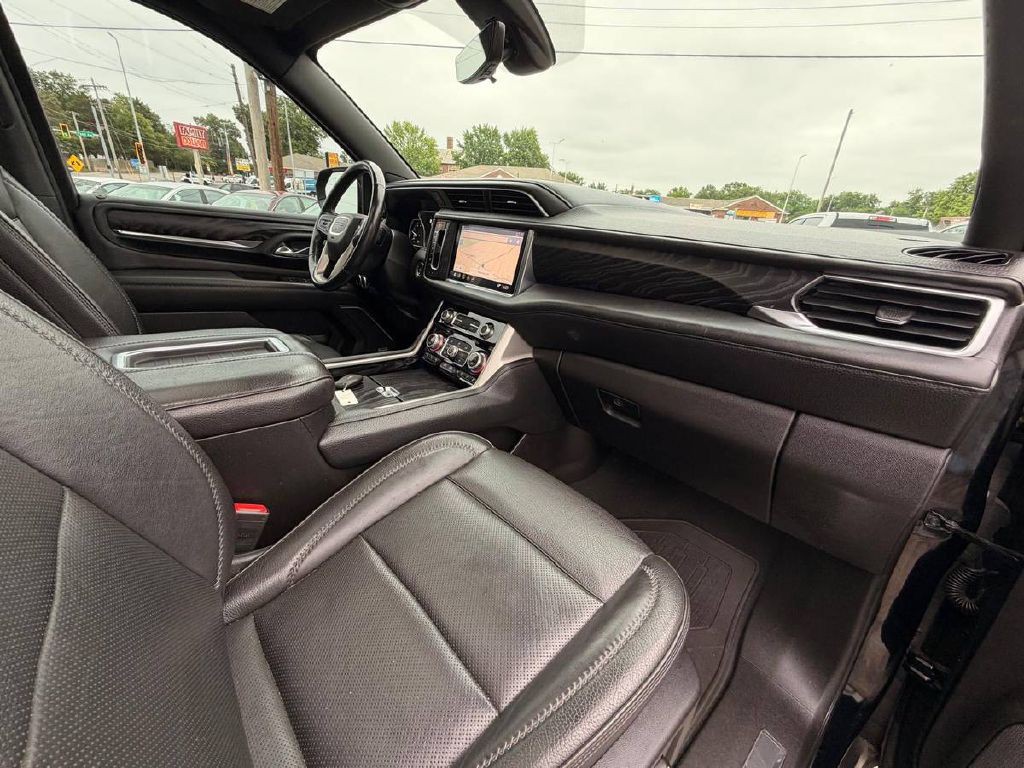 2021 GMC Yukon Image 12