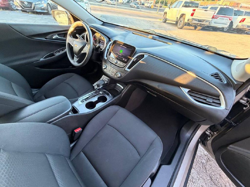 2023 Chevrolet Malibu Image 12