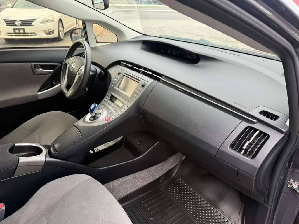 2014 Toyota Prius Image 9