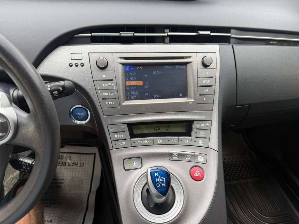 2014 Toyota Prius Image 17