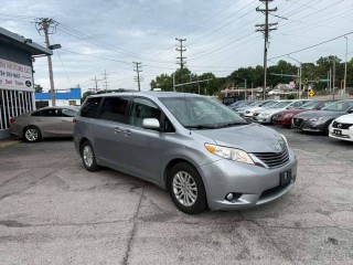 Image for 2013 Toyota Sienna XLE ID: 7500007