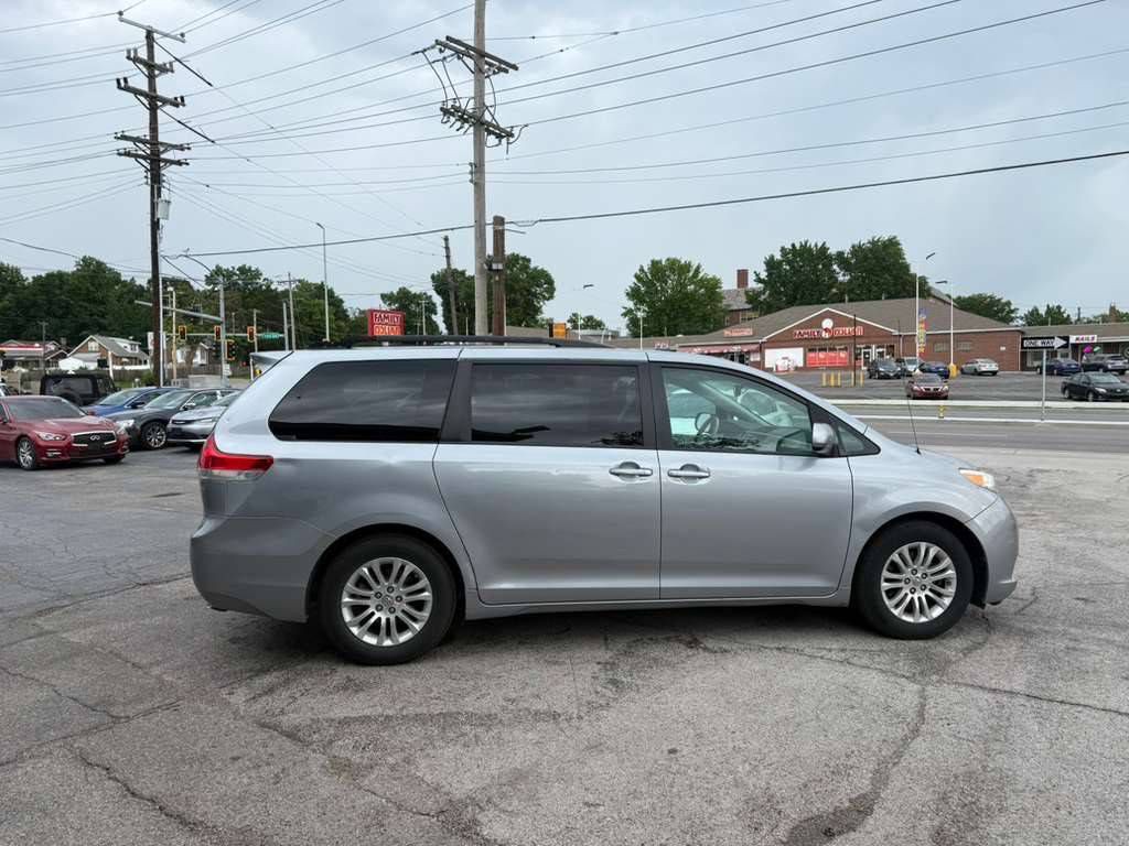 2013 Toyota Sienna Image 4