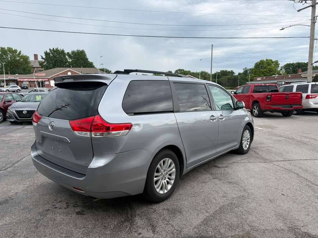 2013 Toyota Sienna Image 6