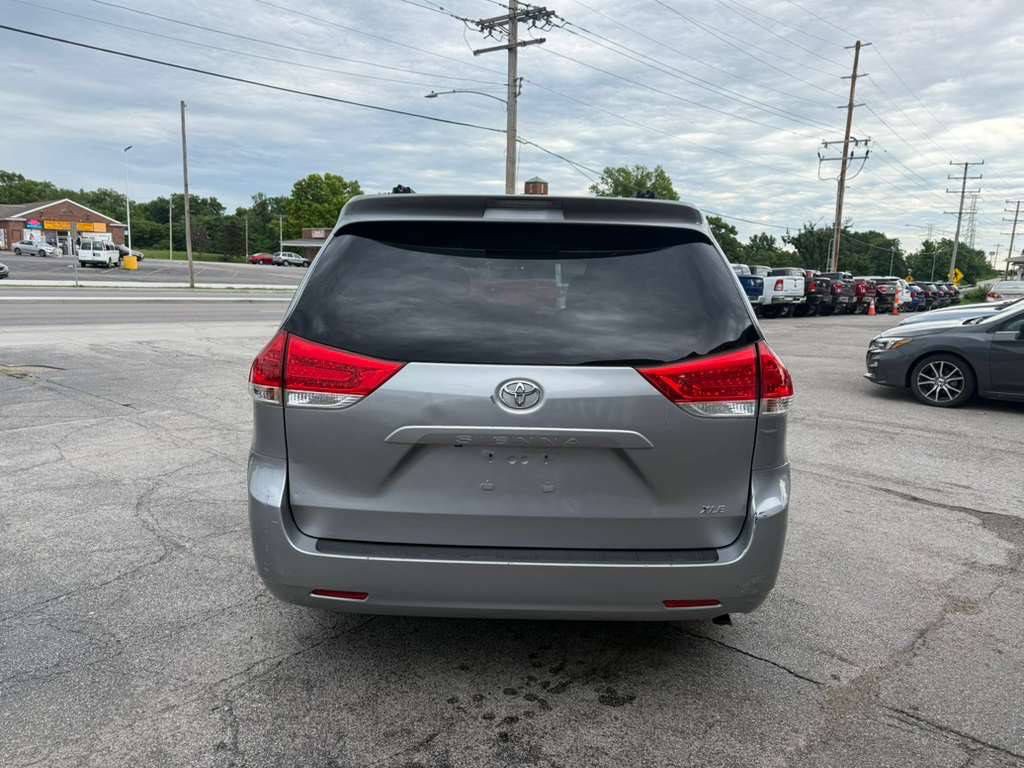 2013 Toyota Sienna Image 7