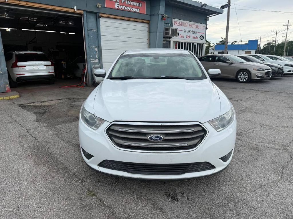 2014 Ford Taurus Image 2