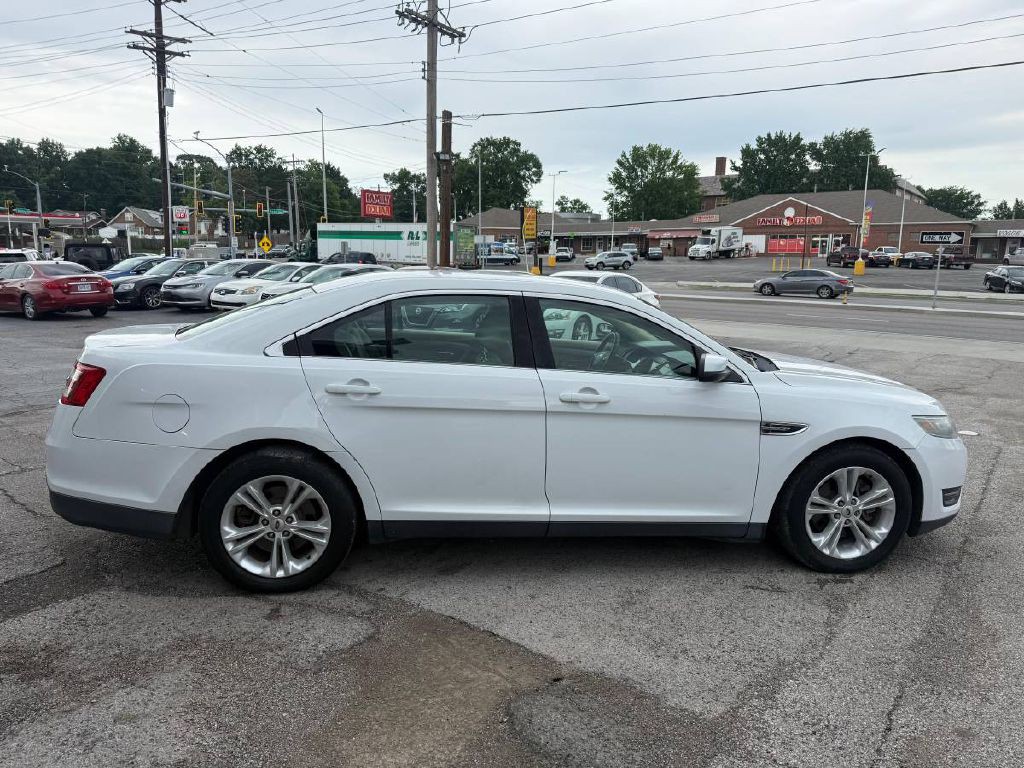 2014 Ford Taurus Image 5