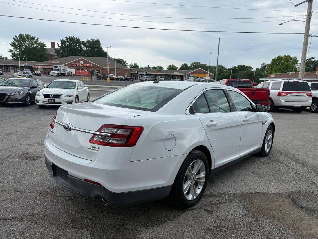 2014 Ford Taurus Image 8