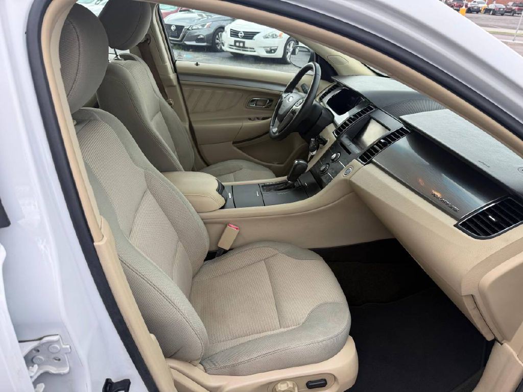 2014 Ford Taurus Image 10
