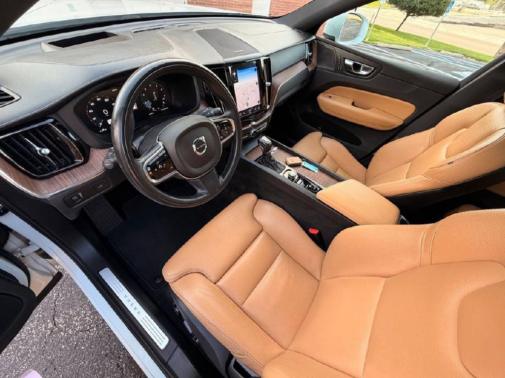 2019 Volvo XC60 Image 10