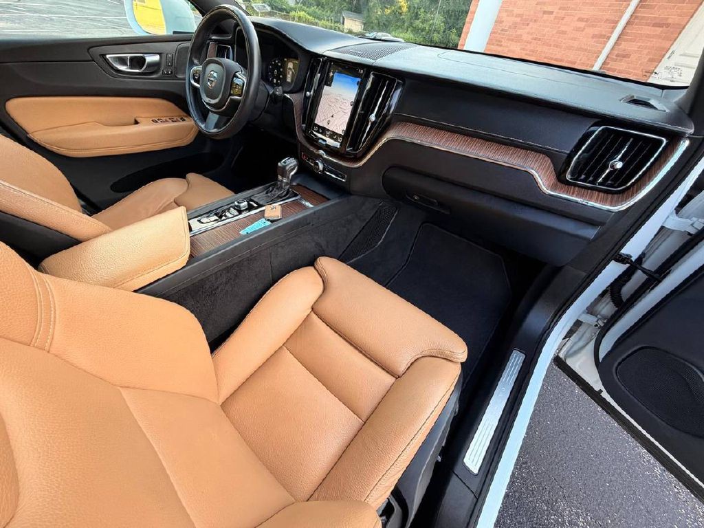 2019 Volvo XC60 Image 12