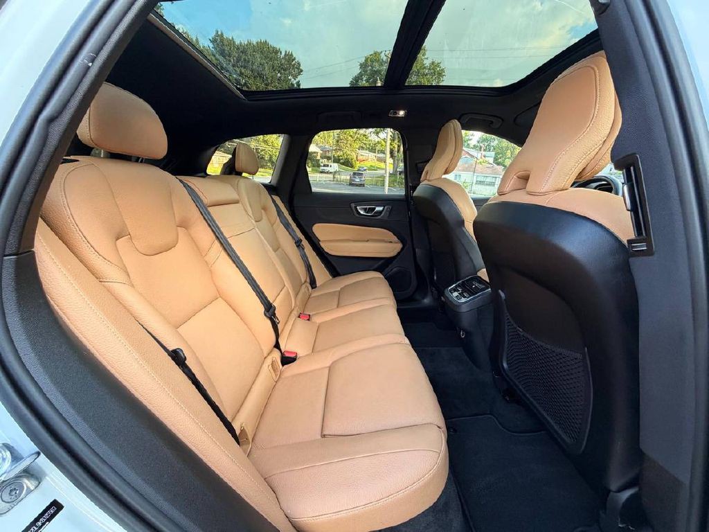 2019 Volvo XC60 Image 14