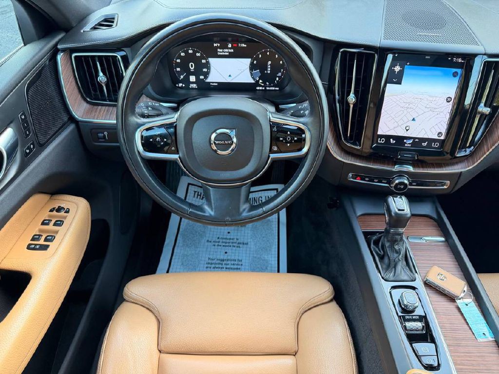 2019 Volvo XC60 Image 16